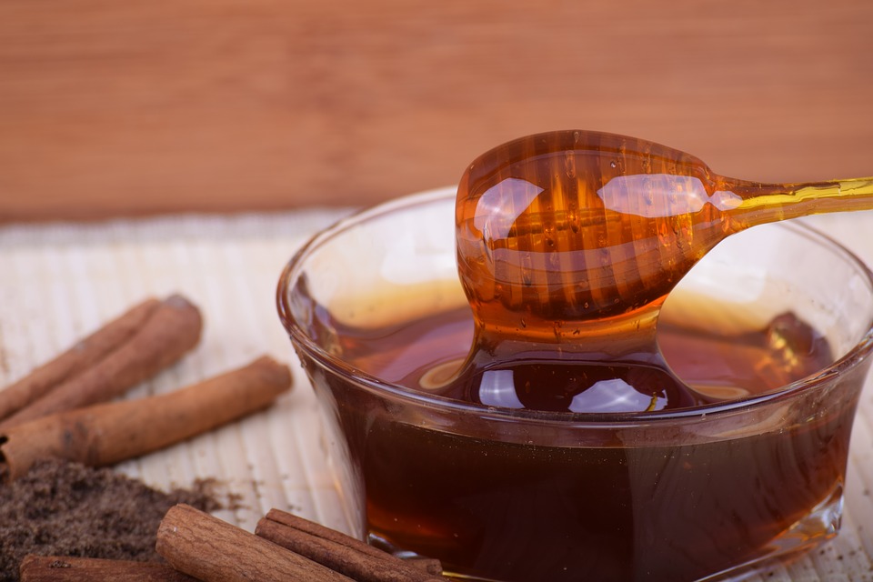Prendre soin de sa peau avec du miel : comment s’y prendre ?