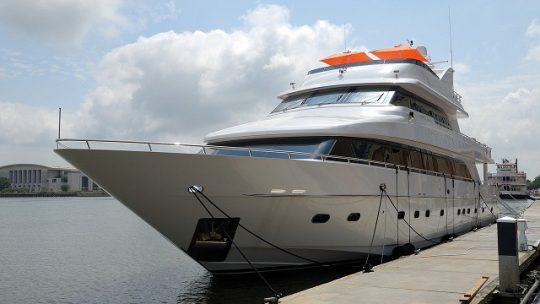 Le yachting, une activité de luxe, typique de Saint-Tropez