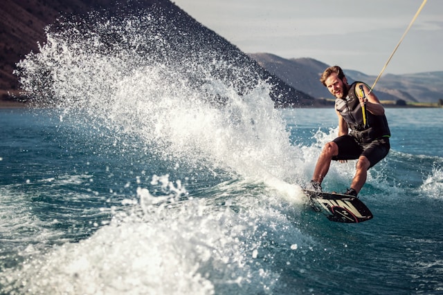 Kitesurf : 10 conseils essentiels pour maîtriser et sublimer votre technique