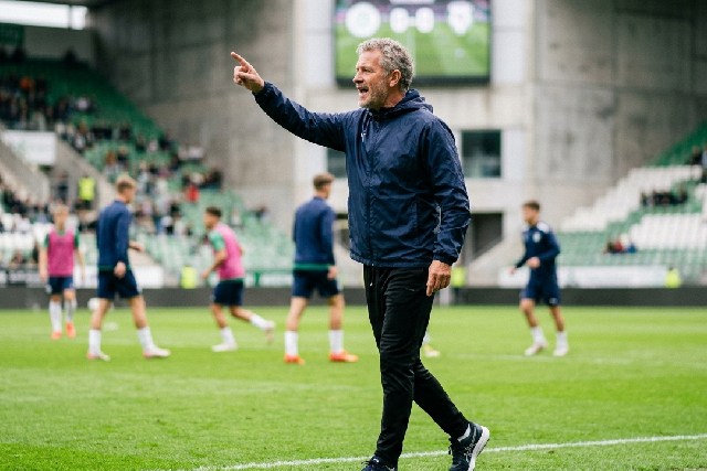 Les clés d’un entraîneur de football performant : portrait d’un leader du terrain