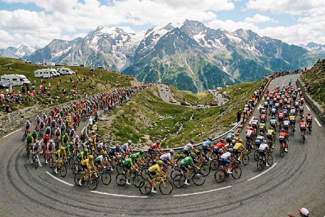 Plongée captivante dans l’épopée du tour de france : Une vision novatrice
