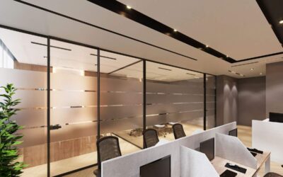 bureau moderne avec postes, écrans, cloisons vitrées, chaises et travail