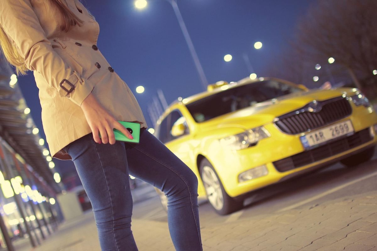 Assurance taxi : carte grise au nom du conjoint
