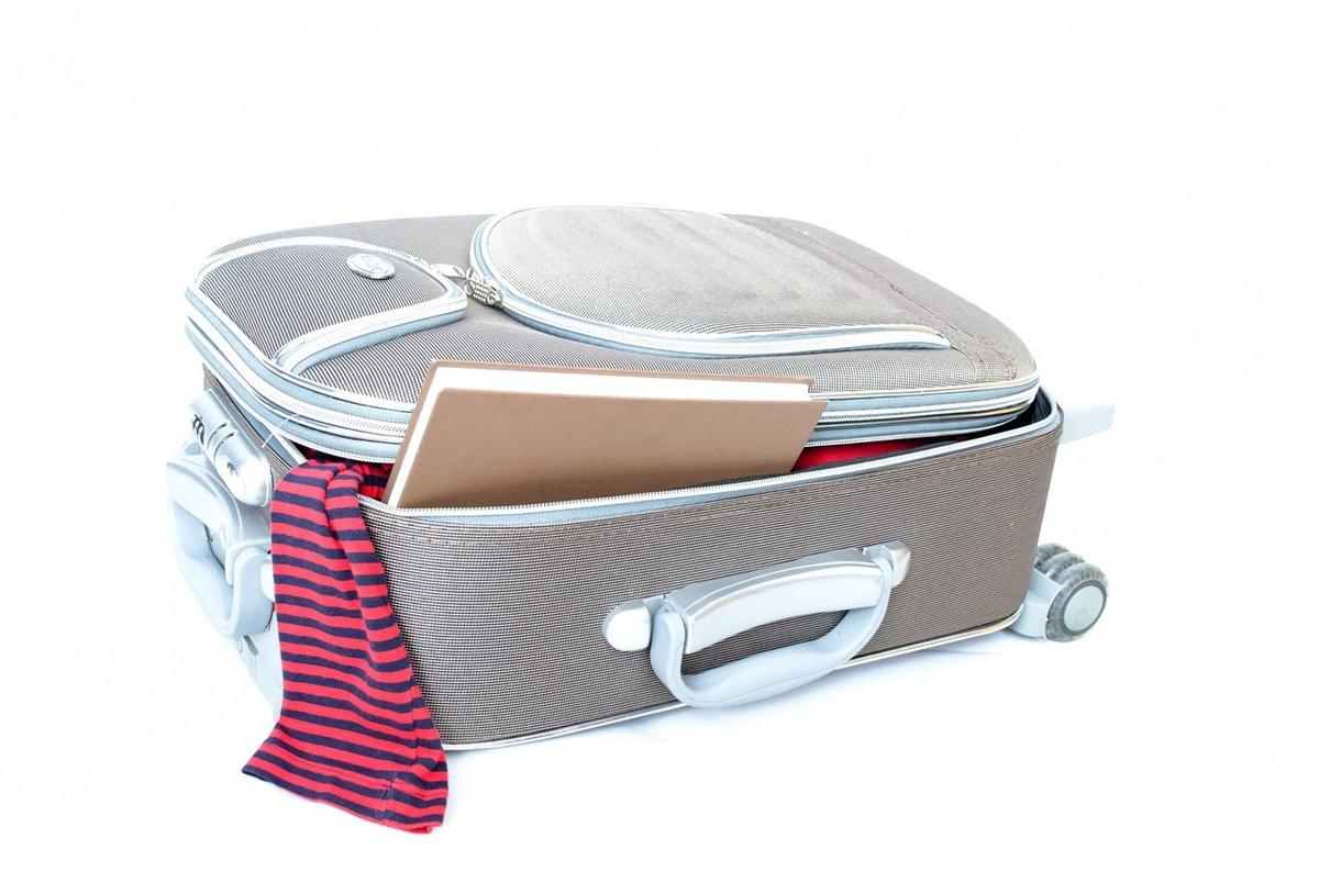 Valise tropicale légère : emporter utile sans se charger