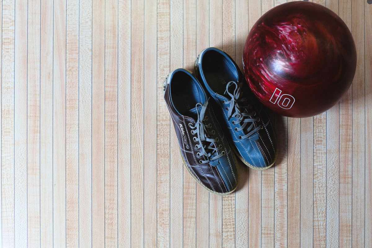 Ajuster sa posture avec des chaussures de bowling louées